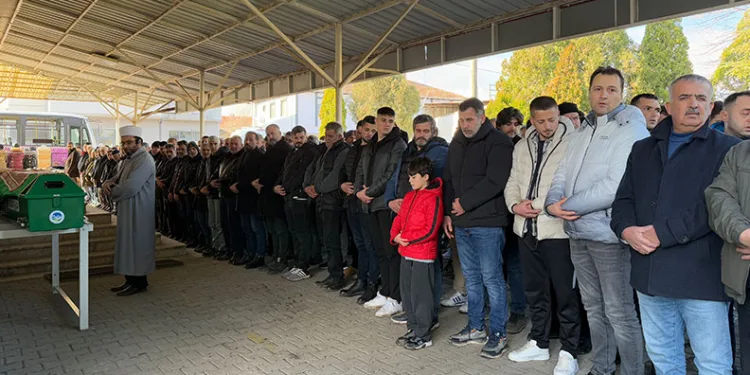 Köpekten kaçarken hafif ticari araca çarpan motosiklet sürücüsü yaralandı