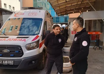 Müşteri gibi geldiler, çilingir sofrasını bedavaya getirdiler
