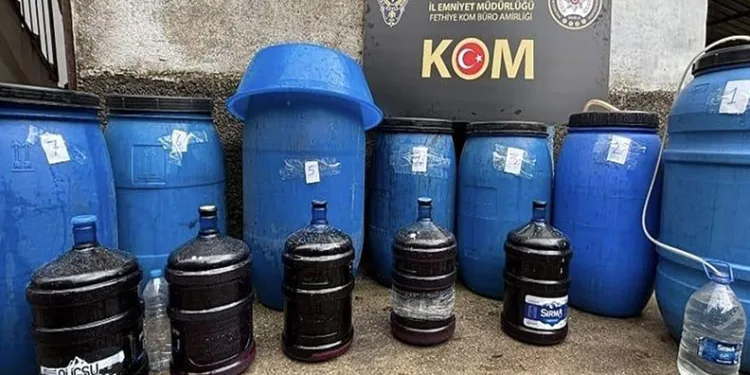 Müşteri gibi geldiler, çilingir sofrasını bedavaya getirdiler