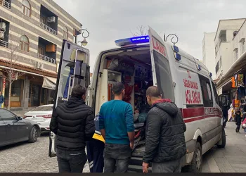 Güngören’de çöken 5 katlı binanın bitişiğindeki 2 bina tahliye edildi