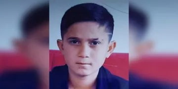 Otomobil bahçeye uçtu: Yaralılar müdahale sonrası olay yerinden kaçtı