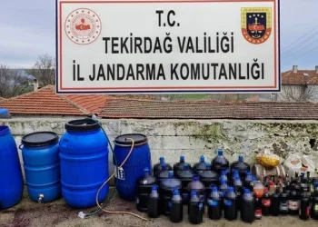 Müşteri gibi geldiler, çilingir sofrasını bedavaya getirdiler