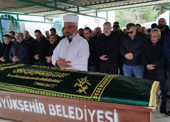 Araç içinde tabancayla vurularak ölen kadın toprağa verildi