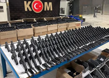 Otobüs terminalindeki bıçaklı kavgada kan aktı: 1 yaralı