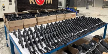 Otobüs terminalindeki bıçaklı kavgada kan aktı: 1 yaralı
