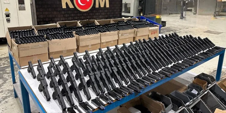 Otobüs terminalindeki bıçaklı kavgada kan aktı: 1 yaralı