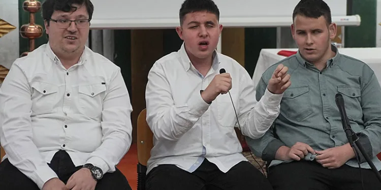 Kur’an-ı Kerim okumak için engel tanımadılar