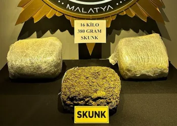 Sahte banka kartı ve kredi kartı üreten şahıs Ayvalık polisinden kaçamadı