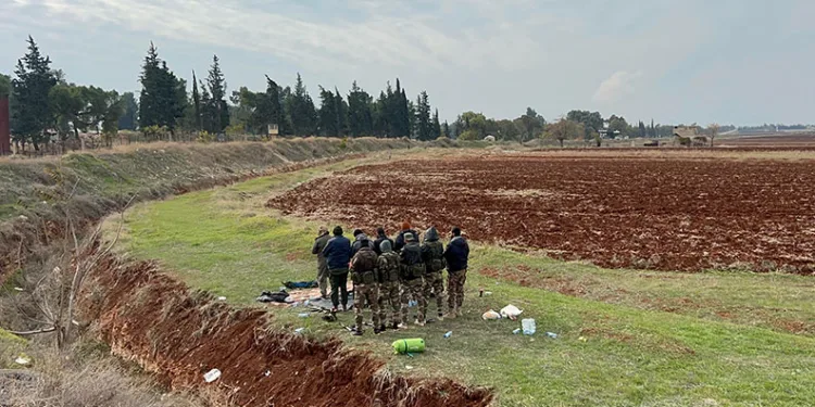 Hama’da muhaliflerden şükür namazı