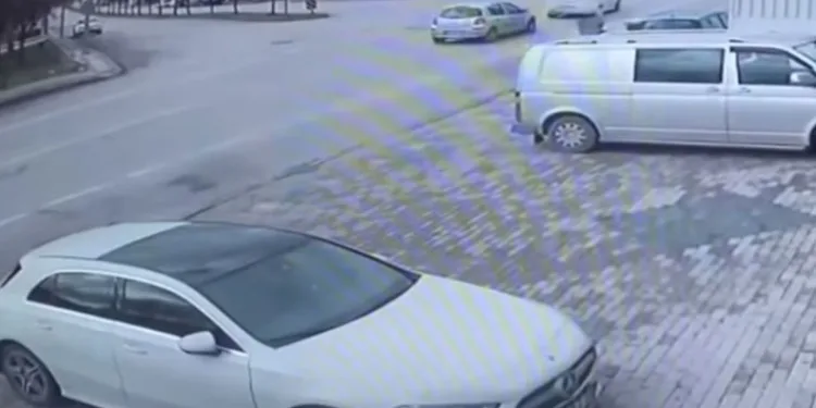 Dalgın sürücünün kaza anı kamerada
