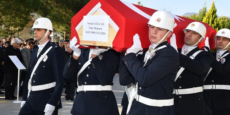 Görev esnasına hayatını kaybeden polis memuru için tören düzenlendi