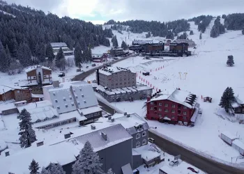 Uludağ’da sezonun ilk kayağı yapıldı
