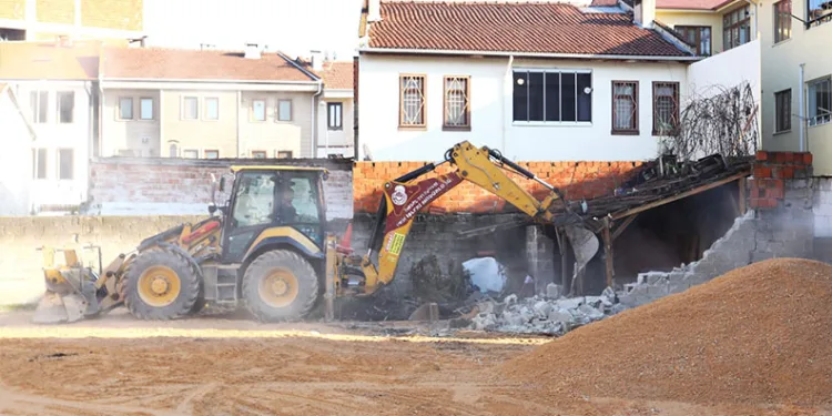 İnegöl’e 40 araçlık otopark kazanıyor