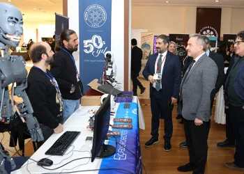 BUÜ’de sektör temsilcileri öğrencilerle buluştu