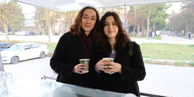 Büyükşehir’den öğrencilere sıcak çorba ikramı