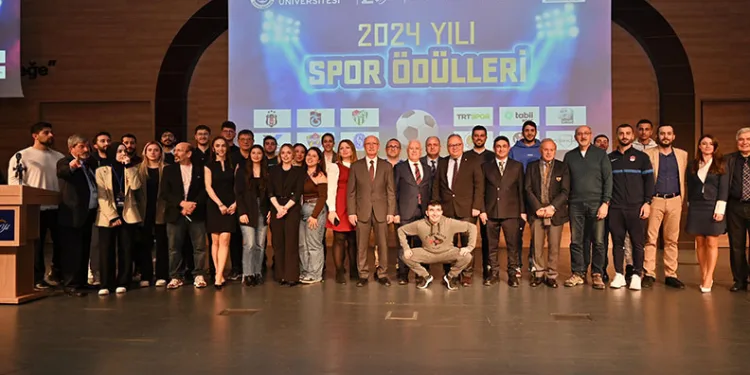 Bozbey’e ‘Spora katkı sağlayan başkan’ ödülü