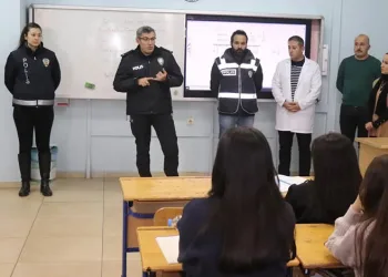 Samanlık ve ahır küle döndü: 3 büyükbaş telef oldu, 17’si kurtarıldı