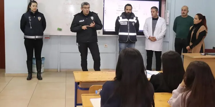 Samanlık ve ahır küle döndü: 3 büyükbaş telef oldu, 17’si kurtarıldı