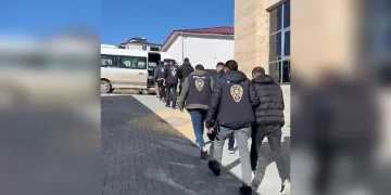 Beykoz’da sürücüler arasında yol verme kavgası kanlı bitti: 1 ağır yaralı