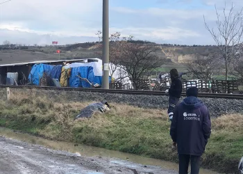 Elindeki cisimle araçları çizdi, rahat tavırları ‘pes’ dedirtti