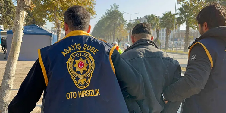 Kayınpederini öldürüp, eşini ve 3 kişiyi yaralayan şahsa müebbet ve 10,5 yıla kadar hapis cezası talebi