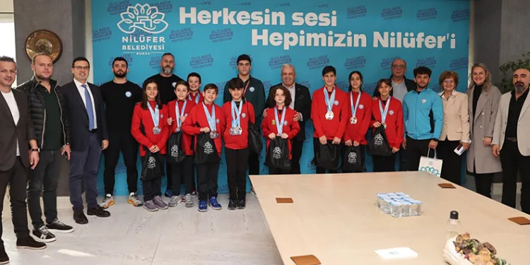 Şadi Özdemir başarılı sporcuları ağırladı