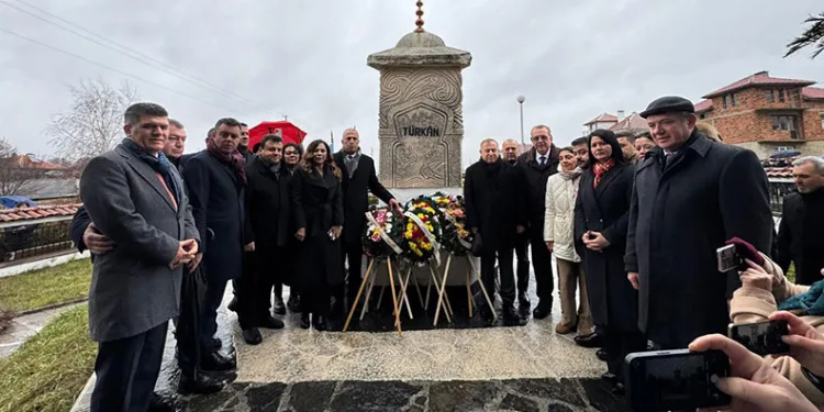 Direnişinin sembolü Türkan bebek mezarı başında anıldı