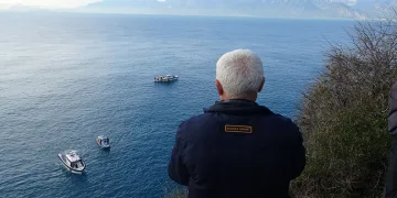 Falezlerden uçan araca ulaşıldı acılı baba konuştu: “Araç bizim ancak araç diye bir şey kalmamış”