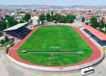İnegöl ilçe stadyumu zemini bakıma alındı