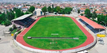 İnegöl ilçe stadyumu zemini bakıma alındı