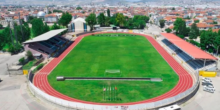 İnegöl ilçe stadyumu zemini bakıma alındı