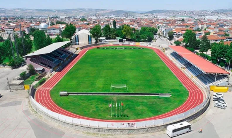 İnegöl ilçe stadyumu zemini bakıma alındı