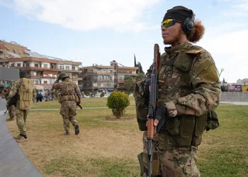 Şam’da askerler gövde gösterisi yaptı