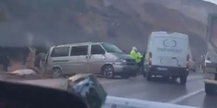 İşçi servisi ile TIR çarpıştı: 2 ölü, 7 yaralı