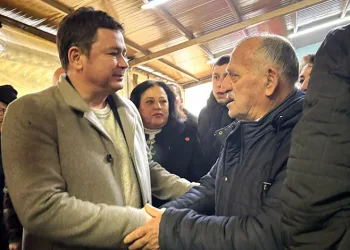 Erkan Aydın mahalleleri adım adım geziyor