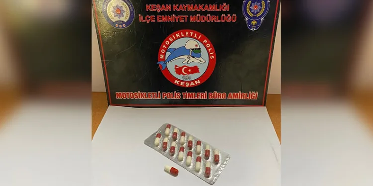 Köpekten kaçarken hafif ticari araca çarpan motosiklet sürücüsü yaralandı