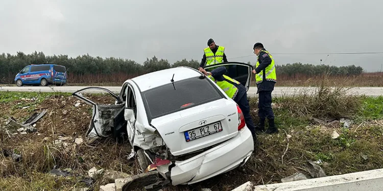 Bursa’da kontrolden çıkan araç tarlaya uçtu: 2 yaralı