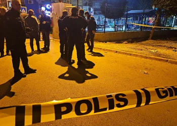 Yüksekova’da kontrolden çıkan minibüs takla attı: 7 yaralı