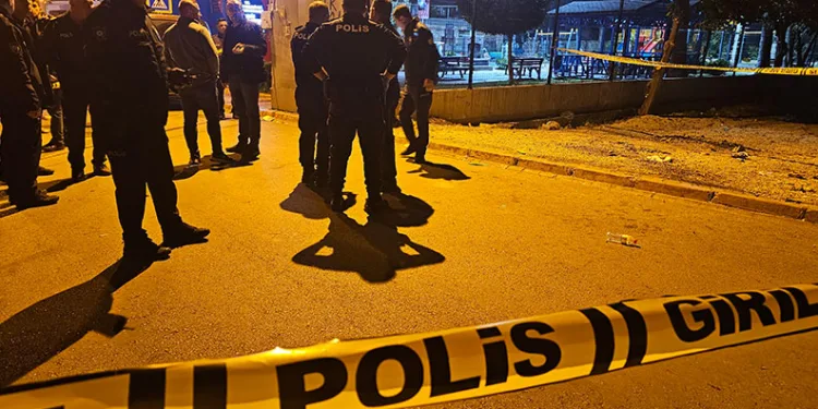 Yüksekova’da kontrolden çıkan minibüs takla attı: 7 yaralı