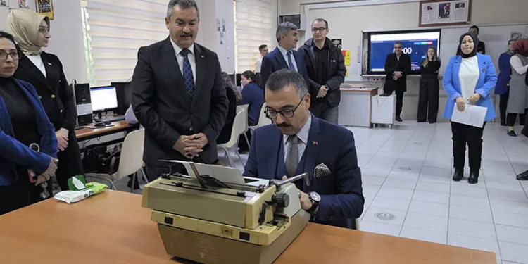 Memurlar klavyede yarıştı