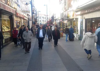 Güngören’de çöken 5 katlı binanın bitişiğindeki 2 bina tahliye edildi