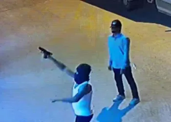 Otobüs terminalindeki bıçaklı kavgada kan aktı: 1 yaralı