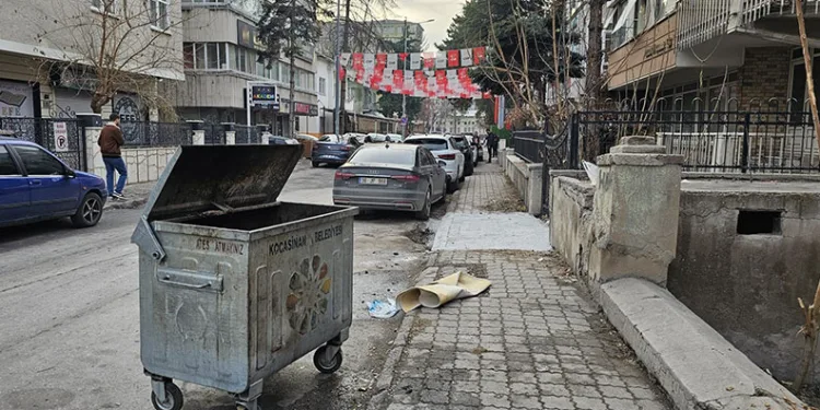 Araç içinde tabancayla vurularak ölen kadın toprağa verildi