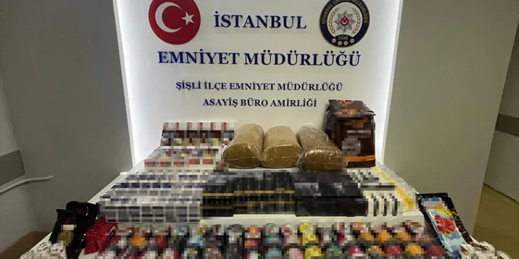 Otomobil bahçeye uçtu: Yaralılar müdahale sonrası olay yerinden kaçtı