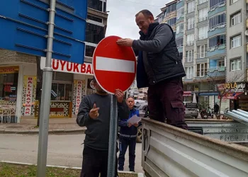 Güngören’de çöken 5 katlı binanın bitişiğindeki 2 bina tahliye edildi