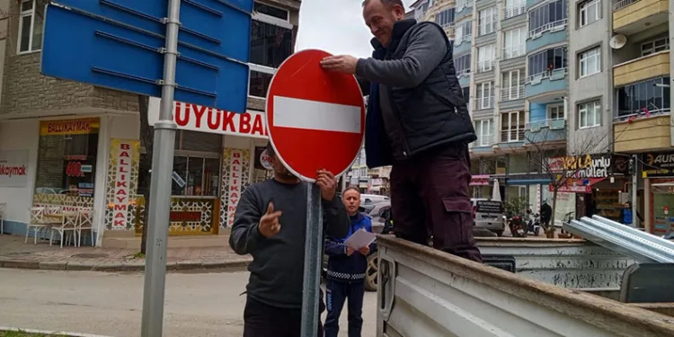 Güngören’de çöken 5 katlı binanın bitişiğindeki 2 bina tahliye edildi