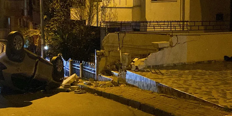Çorlu’da apartman yangını: Balkonda mahsur kalan şahsı itfaiye kurtardı