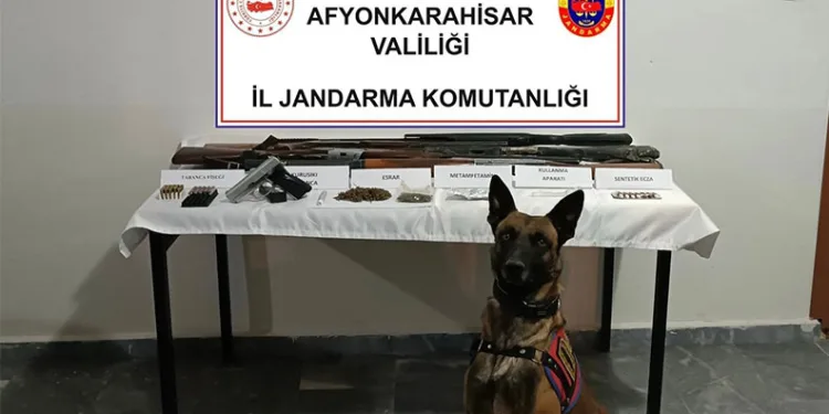 Tokat’ta inşaat kazısında toprak kayması yaşandı, 5 daire boşaltıldı