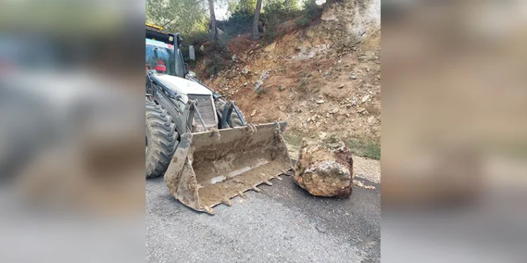 Köpekten kaçarken hafif ticari araca çarpan motosiklet sürücüsü yaralandı