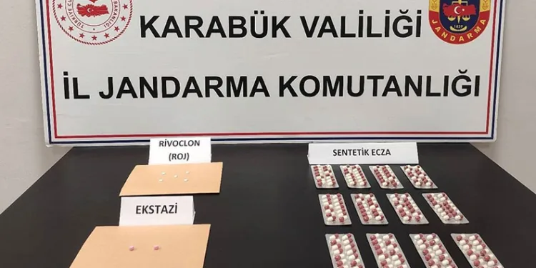 Güngören’de çöken 5 katlı binanın bitişiğindeki 2 bina tahliye edildi